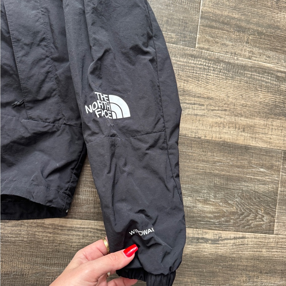The North Face Peril Wind Jacket Size Medium Women’s - Black Cropped - Picture 3 of 3